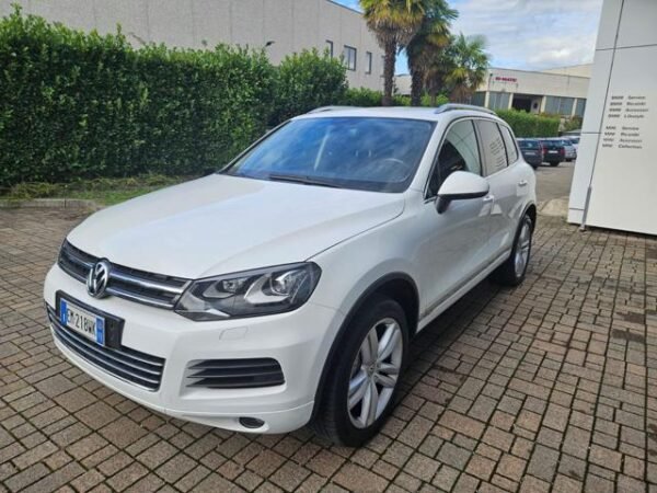 VOLKSWAGEN Touareg